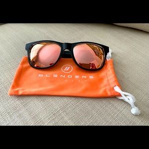 Blenders polarized Crystal Wave sunglasses